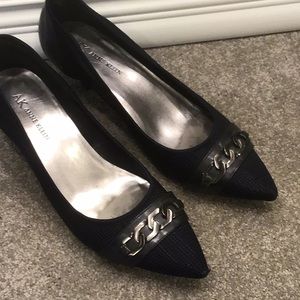 AK Anne Klein navy blue kitten heel pumps